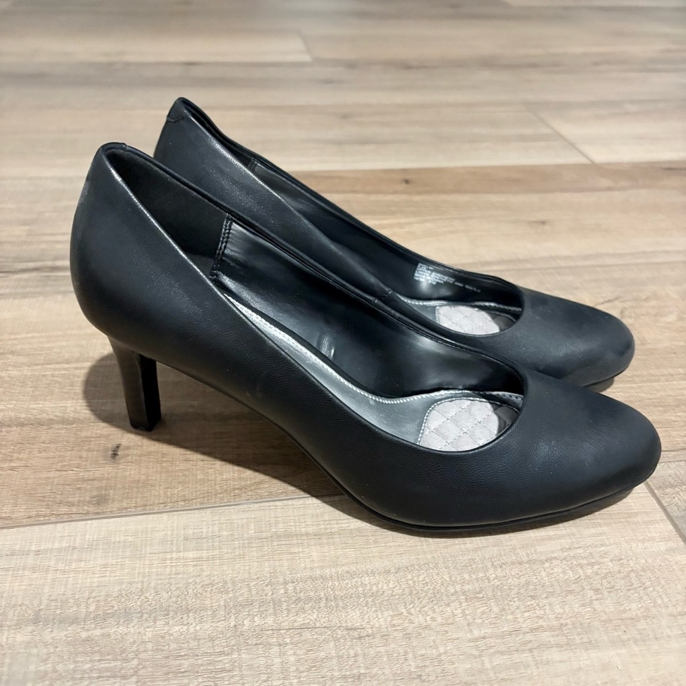 Chaps Shelbi‎ Heels Napa PU Black Size 6.5